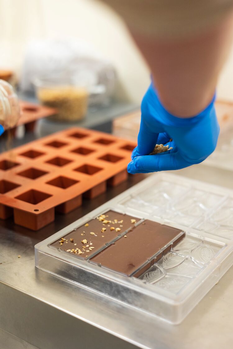 Van cacaoboer in India tot chocolade in België 